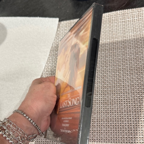 The Last Song DVD unopened - Picture 3 of 3